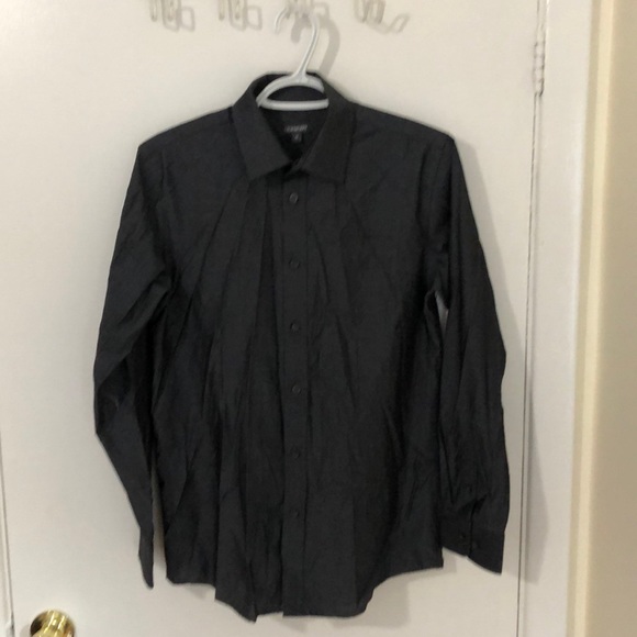 🔥only worn once🔥button down shirt🔥 - Picture 2 of 5